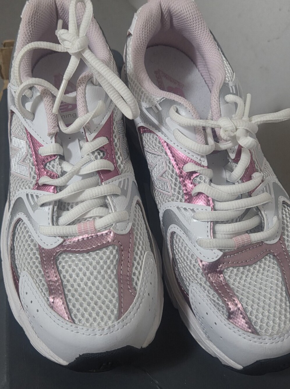 New Balnace 530- White & Pink